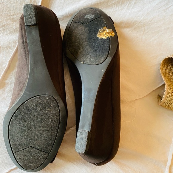 Girls Nordstrom BP Platinum brown satin wedge heels with bow front - Picture 4 of 6